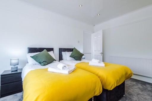 Special Rate For Bookings More Than 7 Nights, Warm Spacious Contractor House Near Liverpool City Centre Sleeps 8 Kitchen & Dining Room, Washing Machine Exterior foto